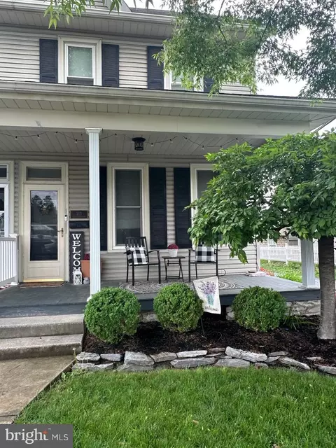 313 E Cherry St, Palmyra, PA 17078 photo 4