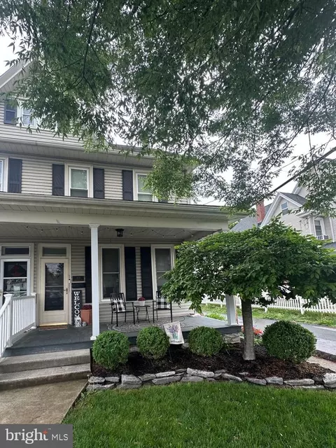 313 E Cherry St, Palmyra, PA 17078 photo 3