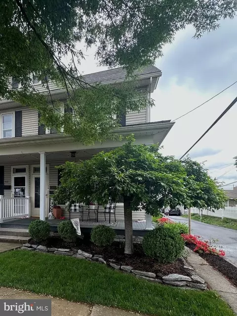 313 E Cherry St, Palmyra, PA 17078 photo 5