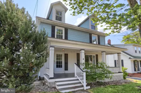 8 S Broad St, Myerstown, PA 17067