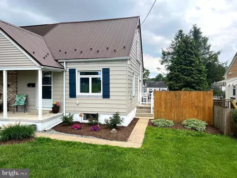 704 W Maple St, Palmyra, PA 17078