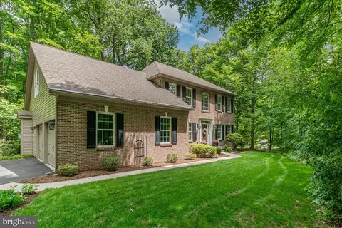 190 Stanley Dr, Palmyra, PA 17078
