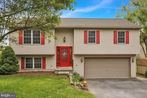2304 Nancy Lee Ave, Lebanon, PA 17042