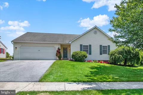 14 Lakeview Dr, Myerstown, PA 17067