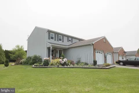 121 Palm Ln, Lebanon, PA 17042