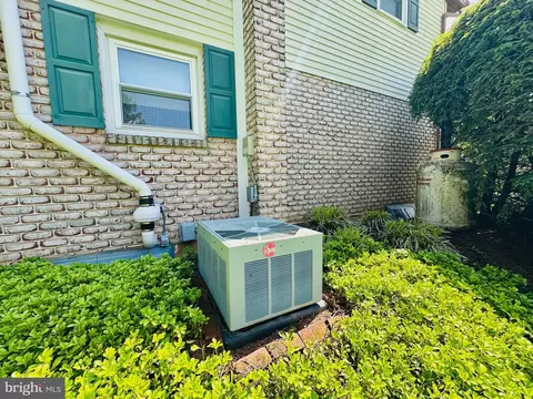 301 Juniper St, Lebanon, PA 17042 photo 9