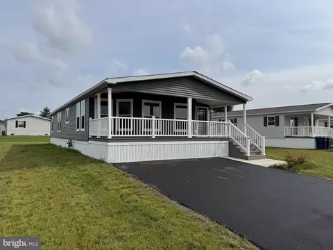 21 Evergreen Aly, Palmyra, PA 17078