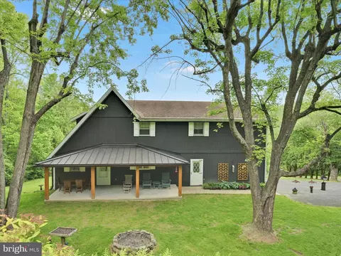 82 S Mountain Rd, Robesonia, PA 19551