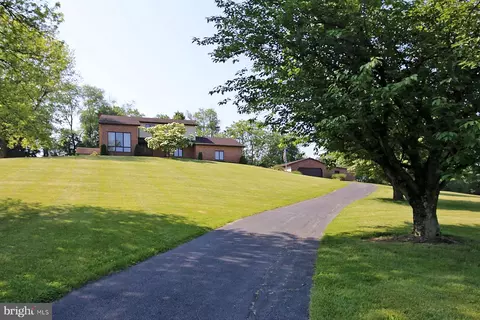 10413 Jonestown Rd, Annville, PA 17003