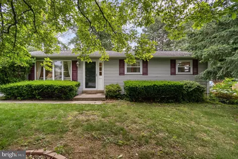 1390 Meadowbrook Ln, Lebanon, PA 17046