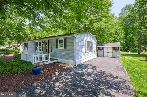 101 Maple Ave, Manheim, PA 17545