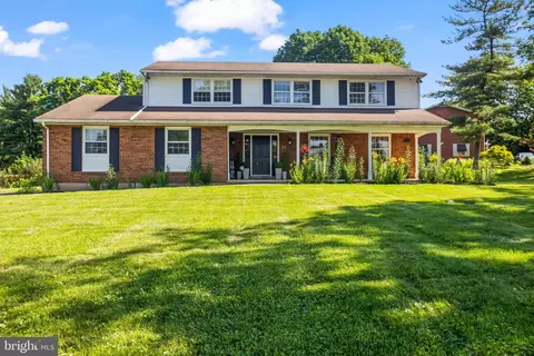 24 Stoneleigh Dr, Lebanon, PA 17042