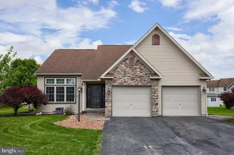 23 Township Line Dr, Fredericksburg, PA 17026