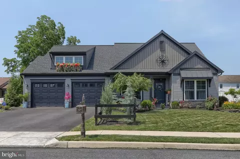35 Creekside Dr, Lebanon, PA 17042