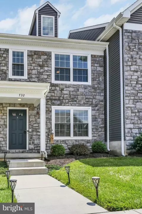 732 Farmwood Ln, Lebanon, PA 17042