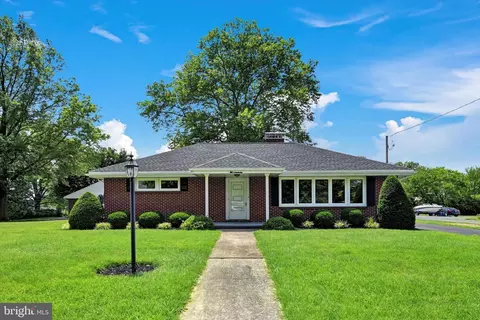 861 S Forge Rd, Palmyra, PA 17078