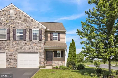 284 S Village Cir, Palmyra, PA 17078