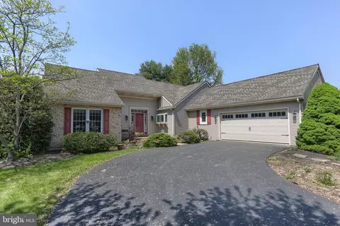 5 Stone Hedge Dr, Lebanon, PA 17042