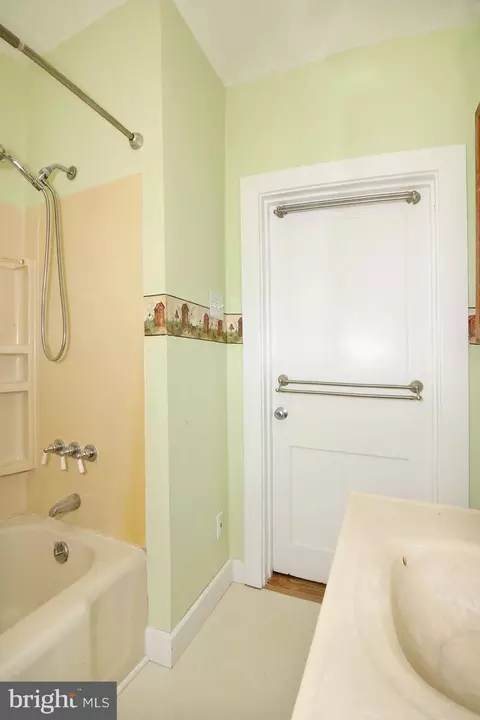 Bath - 230 Rexmont Rd, Lebanon, PA 17042 photo 2 of 3