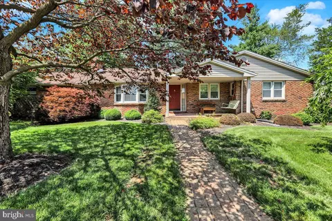 9 School Ln, Lebanon, PA 17042