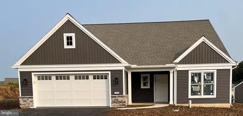 1010 Stanford Dr #221, Lebanon, PA 17042