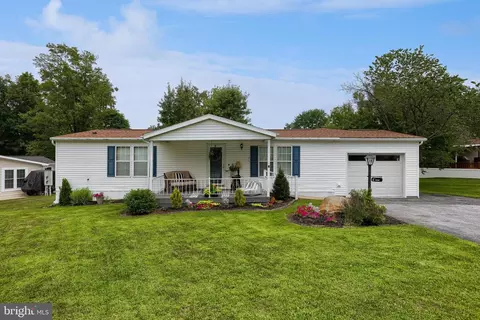 15 Oak Ln, Manheim, PA 17545