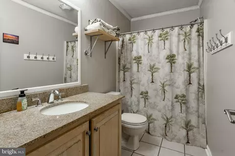 Bath - 400 E Patrick Rd, Palmyra, PA 17078 photo 4 of 6