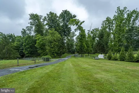 Exterior - 400 E Patrick Rd, Palmyra, PA 17078 photo 11 of 11