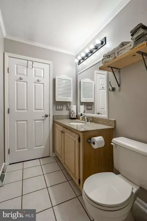 Bath - 400 E Patrick Rd, Palmyra, PA 17078 photo 5 of 6