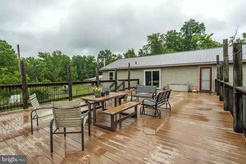 Exterior - 400 E Patrick Rd, Palmyra, PA 17078 photo 6 of 11