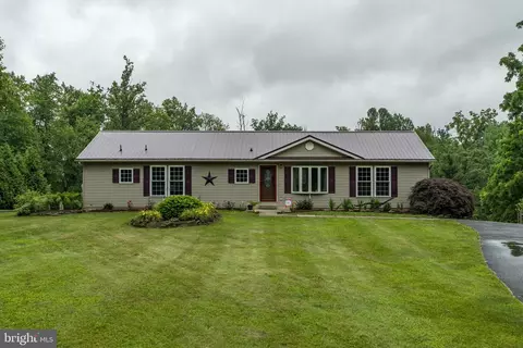 Exterior - 400 E Patrick Rd, Palmyra, PA 17078 photo 2 of 11