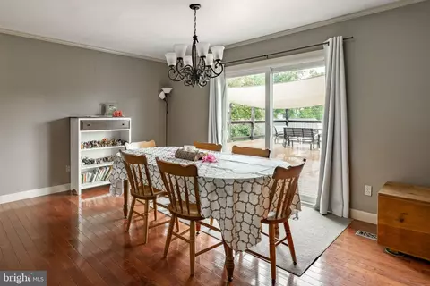 Dining - 400 E Patrick Rd, Palmyra, PA 17078 photo 2 of 6
