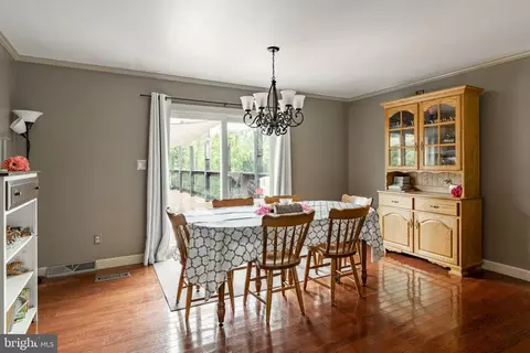 Dining - 400 E Patrick Rd, Palmyra, PA 17078 photo 1 of 6