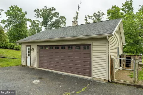 Exterior - 400 E Patrick Rd, Palmyra, PA 17078 photo 8 of 11