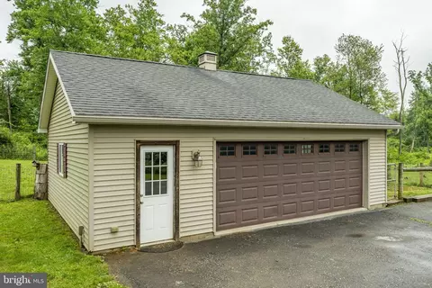 Exterior - 400 E Patrick Rd, Palmyra, PA 17078 photo 7 of 11