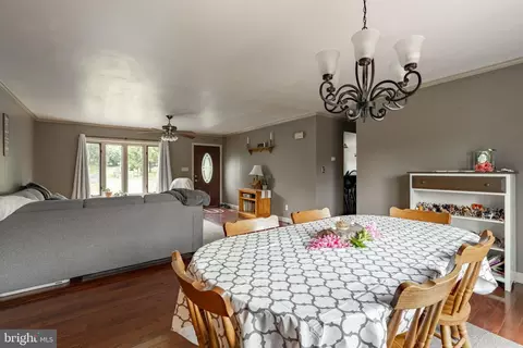 Dining - 400 E Patrick Rd, Palmyra, PA 17078 photo 3 of 6