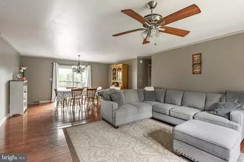 Living - 400 E Patrick Rd, Palmyra, PA 17078 photo 1 of 2