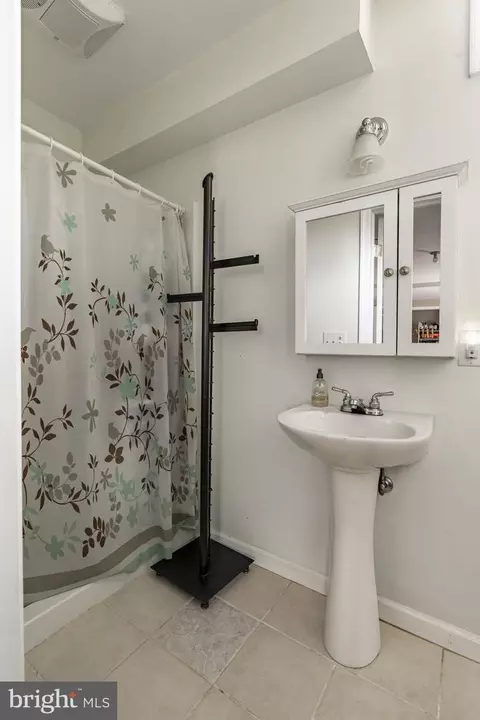 Bath - 400 E Patrick Rd, Palmyra, PA 17078 photo 6 of 6