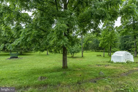 Exterior - 400 E Patrick Rd, Palmyra, PA 17078 photo 10 of 11