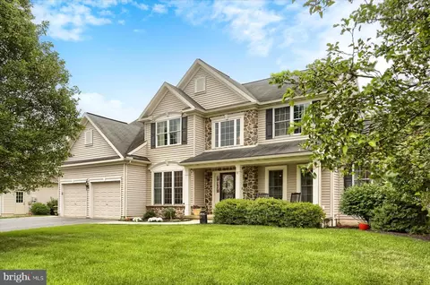 16 Blackberry Ln, Palmyra, PA 17078