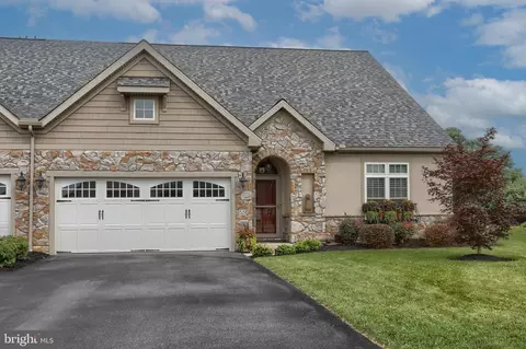 529 Springbrook Dr, Palmyra, PA 17078