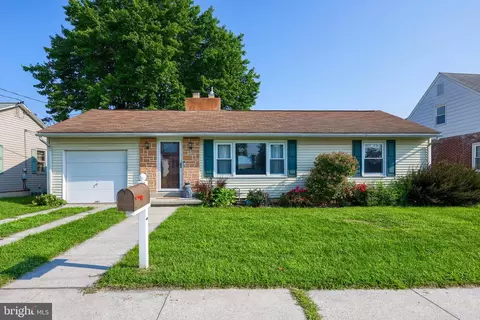 207 W Walnut St, Cleona, PA 17042