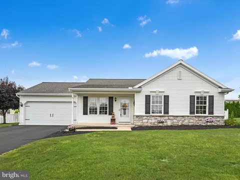 5 Vista Dr, Fredericksburg, PA 17026