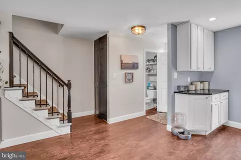 Entry Way - 951 E Maple St, Palmyra, PA 17078 photo 4 of 4