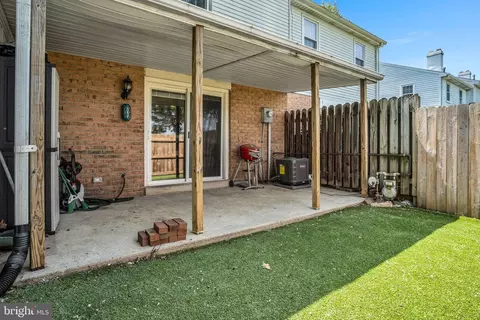 Exterior - 951 E Maple St, Palmyra, PA 17078 photo 3 of 5
