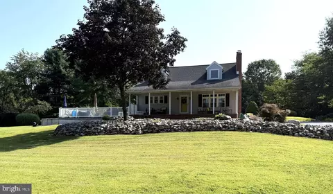 228 Mountville Dr, Lebanon, PA 17046