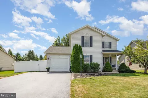 226 Farmhouse Ln, Palmyra, PA 17078