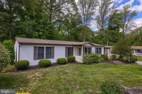 222 Maple Ave, Manheim, PA 17545 photo 3