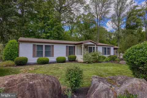 222 Maple Ave, Manheim, PA 17545 photo 4