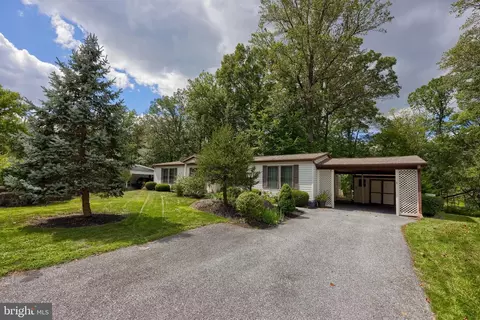 222 Maple Ave, Manheim, PA 17545